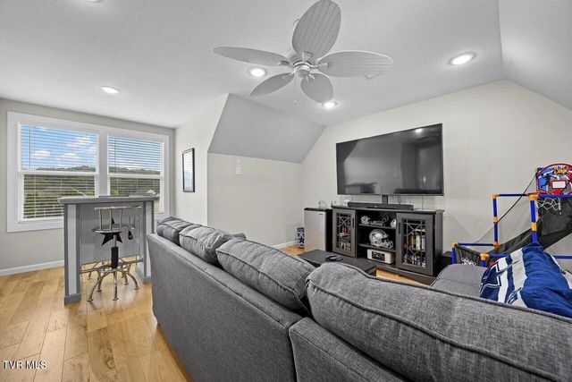 2704 River Island Boulevard, Kodak, TN 37764