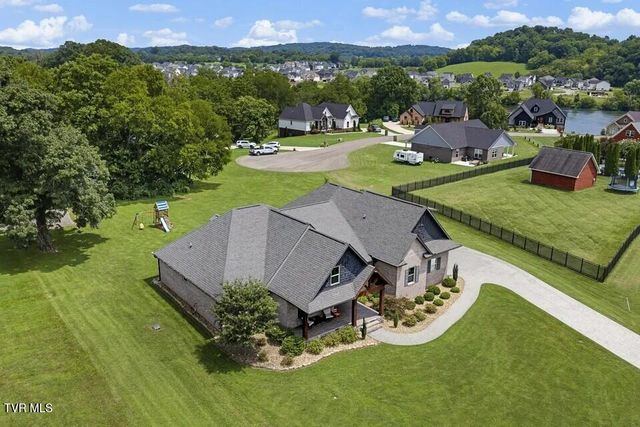 2704 River Island Boulevard, Kodak, TN 37764