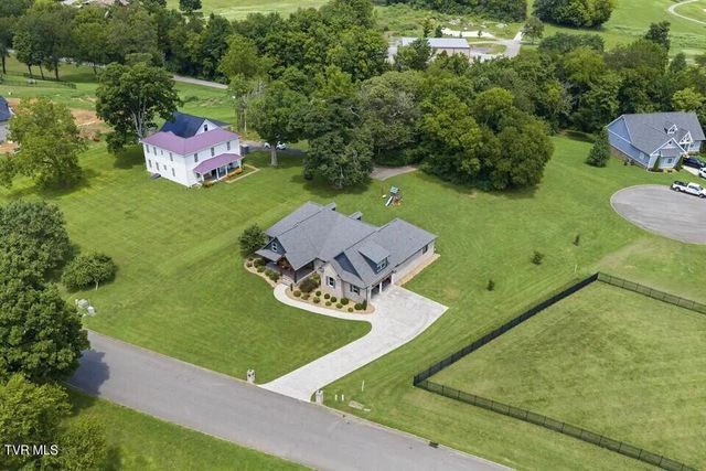 2704 River Island Boulevard, Kodak, TN 37764