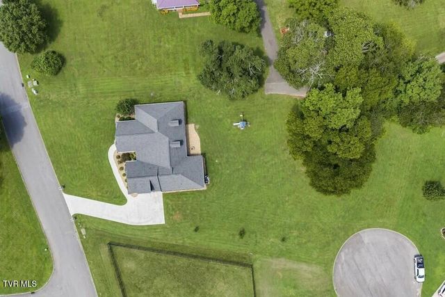 2704 River Island Boulevard, Kodak, TN 37764