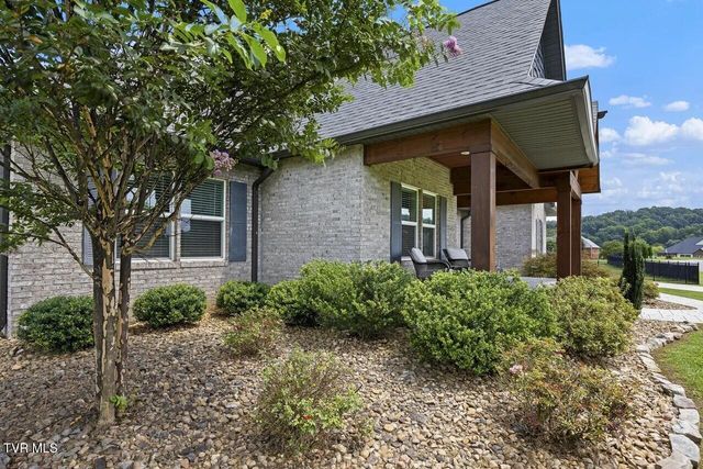 2704 River Island Boulevard, Kodak, TN 37764