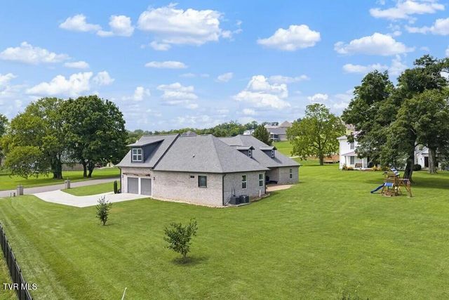 2704 River Island Boulevard, Kodak, TN 37764