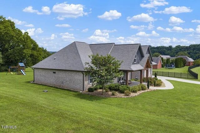 2704 River Island Boulevard, Kodak, TN 37764