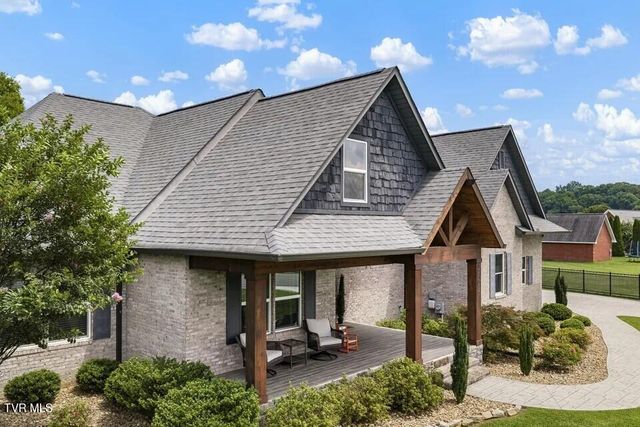 2704 River Island Boulevard, Kodak, TN 37764