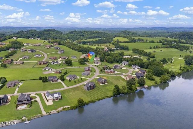2704 River Island Boulevard, Kodak, TN 37764