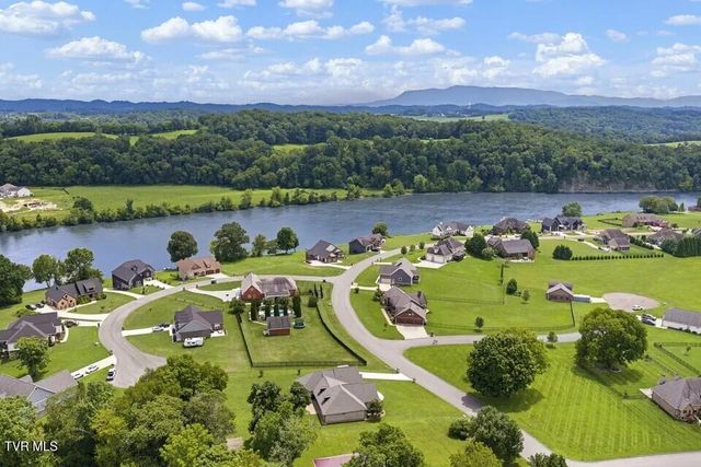 2704 River Island Boulevard, Kodak, TN 37764