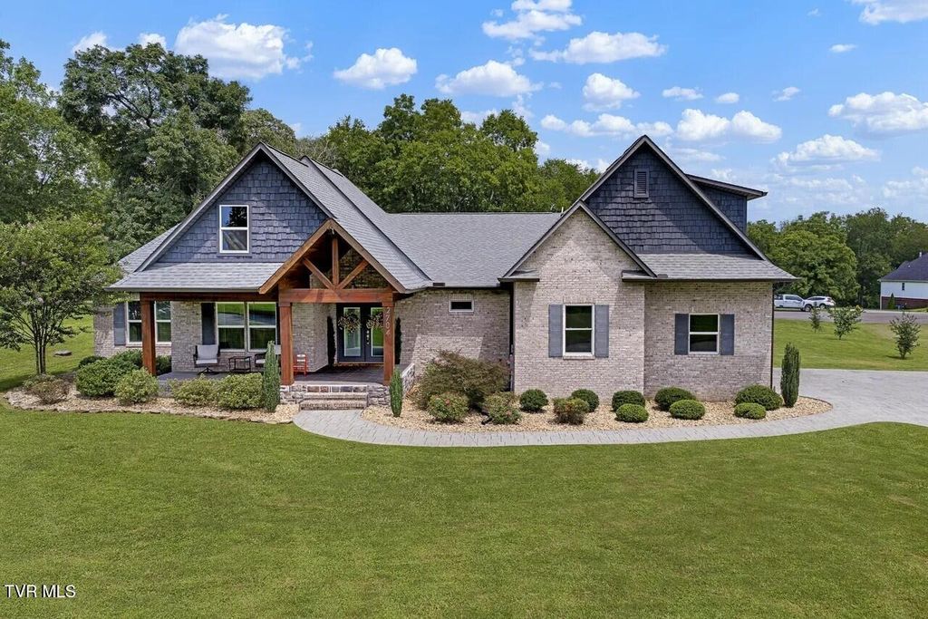 2704 River Island Boulevard, Kodak, TN 37764