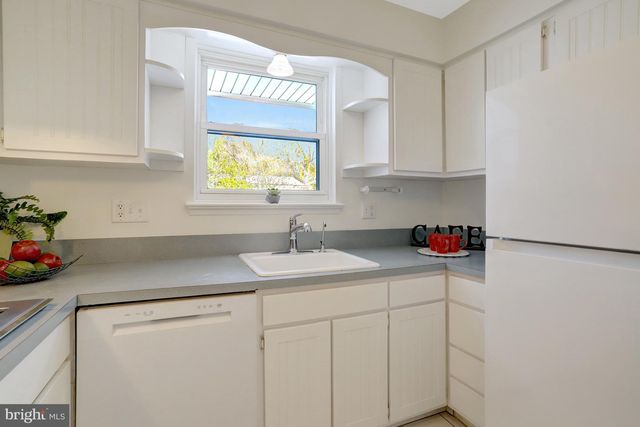 8304 LILAC LN, Alexandria, VA 22308