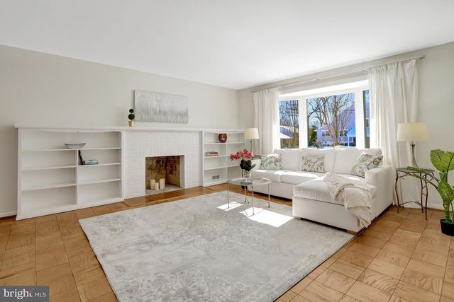 8304 LILAC LN, Alexandria, VA 22308