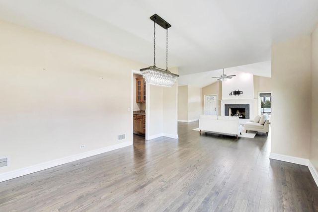 421 W Hawthorne Street, Arlington Heights, IL 60004