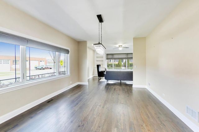 421 W Hawthorne Street, Arlington Heights, IL 60004