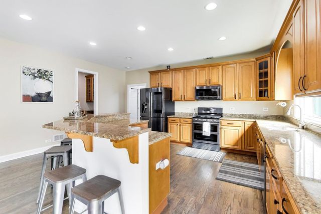 421 W Hawthorne Street, Arlington Heights, IL 60004