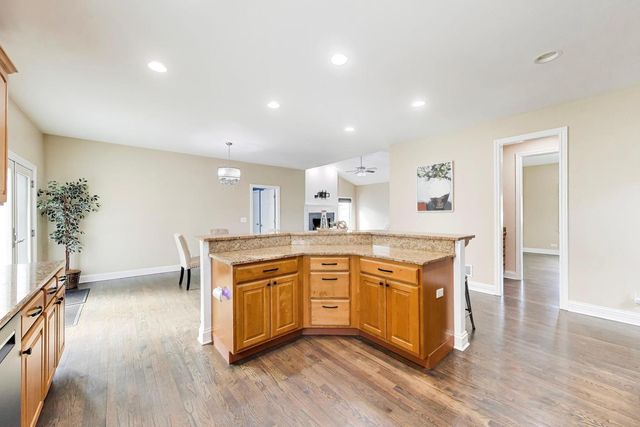 421 W Hawthorne Street, Arlington Heights, IL 60004