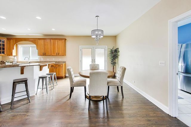 421 W Hawthorne Street, Arlington Heights, IL 60004