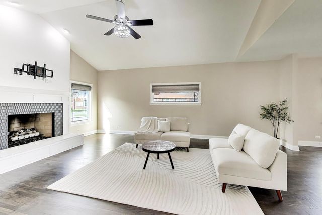 421 W Hawthorne Street, Arlington Heights, IL 60004