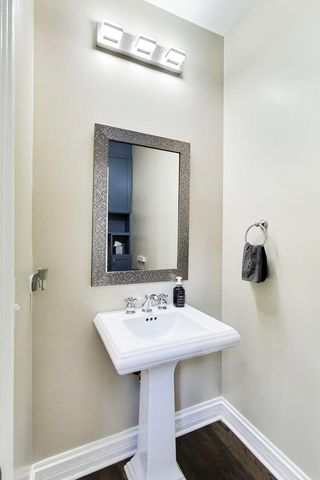 421 W Hawthorne Street, Arlington Heights, IL 60004