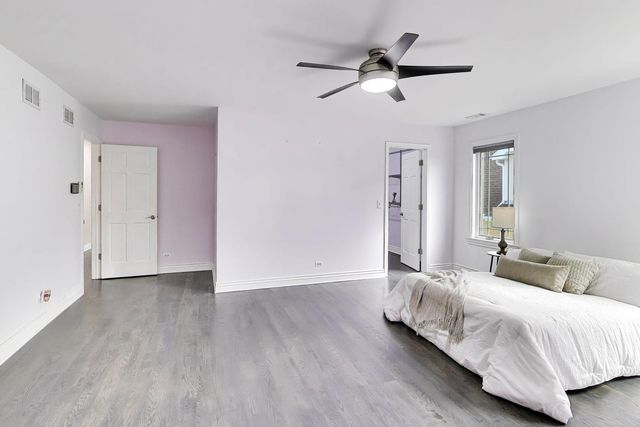 421 W Hawthorne Street, Arlington Heights, IL 60004