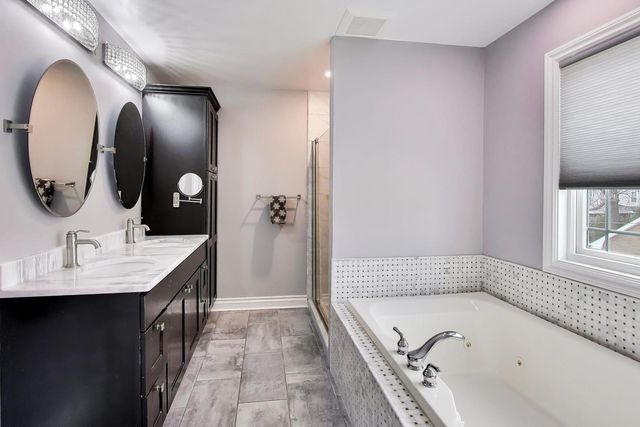 421 W Hawthorne Street, Arlington Heights, IL 60004