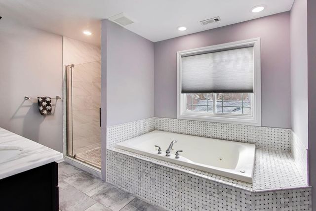 421 W Hawthorne Street, Arlington Heights, IL 60004