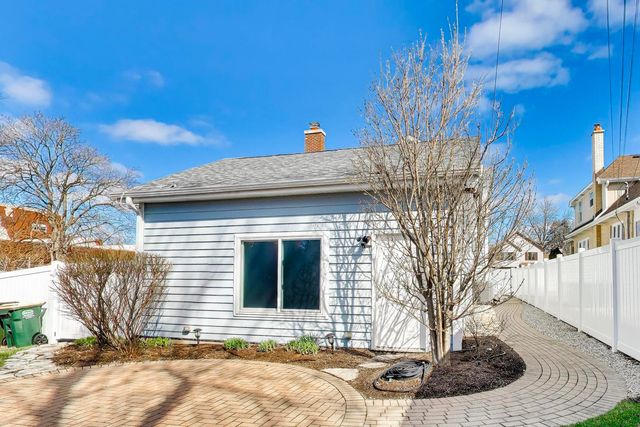 421 W Hawthorne Street, Arlington Heights, IL 60004