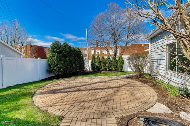 421 W Hawthorne Street, Arlington Heights, IL 60004