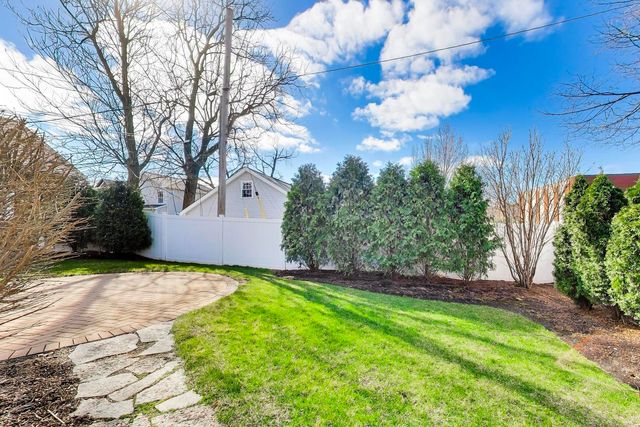 421 W Hawthorne Street, Arlington Heights, IL 60004