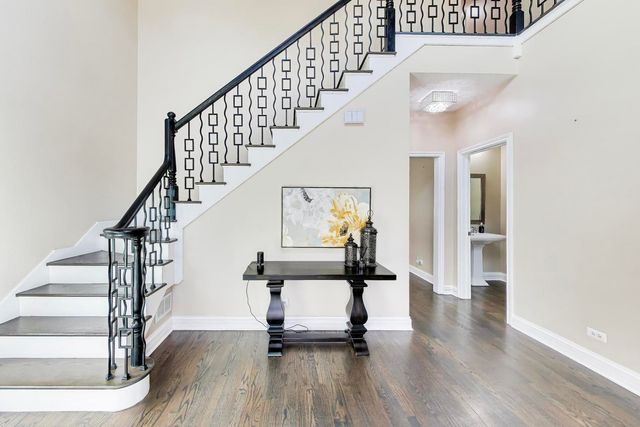 421 W Hawthorne Street, Arlington Heights, IL 60004