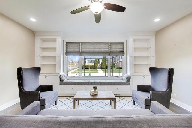 421 W Hawthorne Street, Arlington Heights, IL 60004