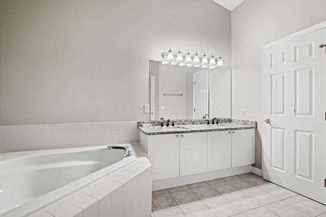 3999 Kensingwood Drive, Columbus, OH 43230