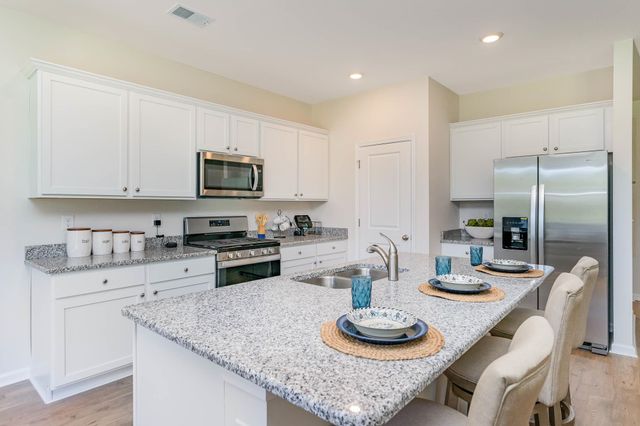 6013 Kermode Dr, Conway, SC 29526