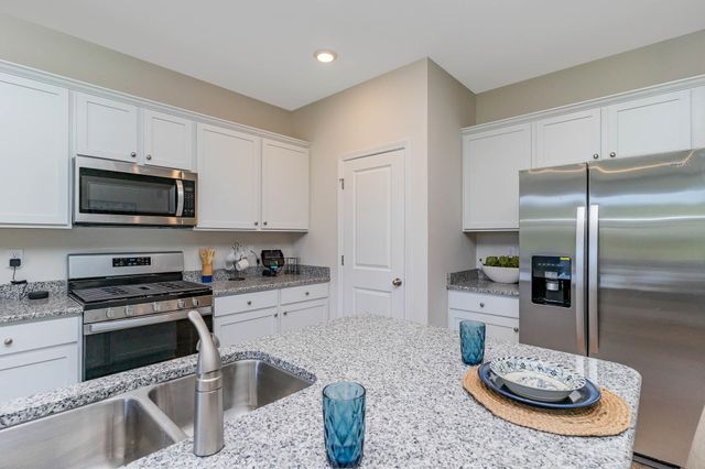 6013 Kermode Dr, Conway, SC 29526