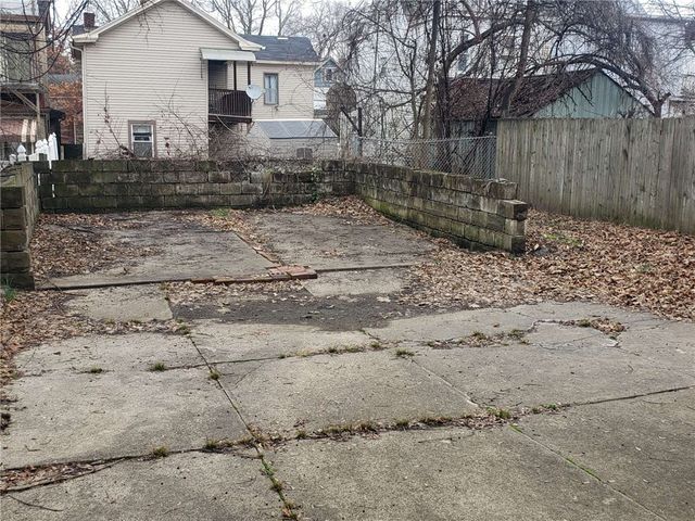 3102 Bergman St, Sheraden, PA 15204