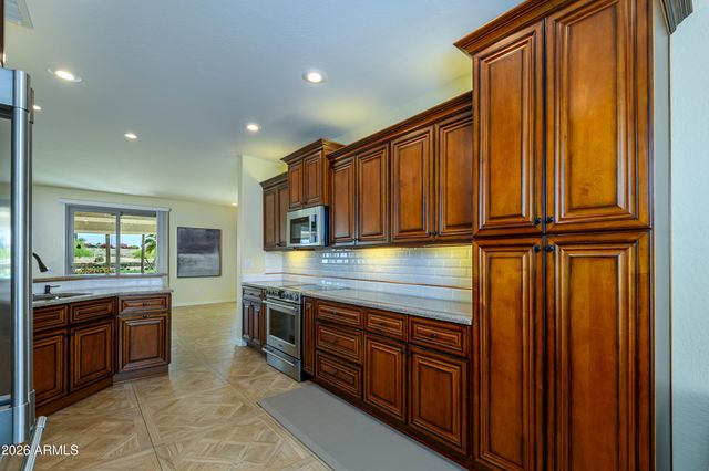 15506 W CLEAR CANYON Drive, Surprise, AZ 85374