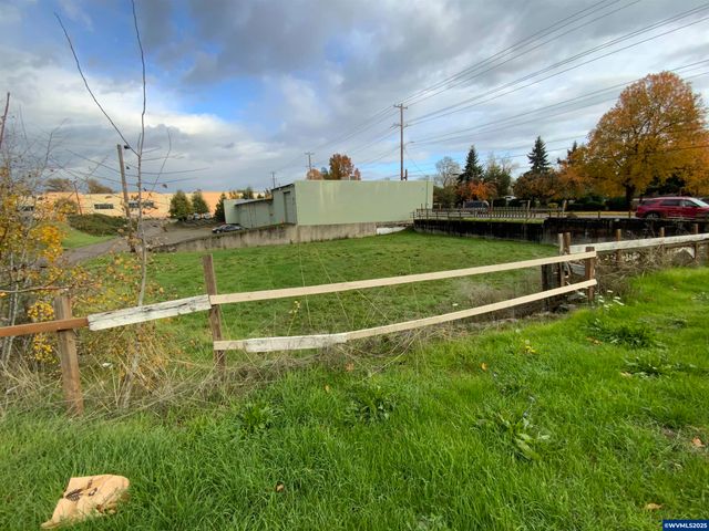 799 Edgewater St, Salem, OR 97304