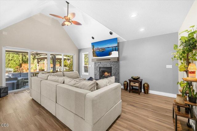 345 Meadow Lark Way, Central Point, OR 97502