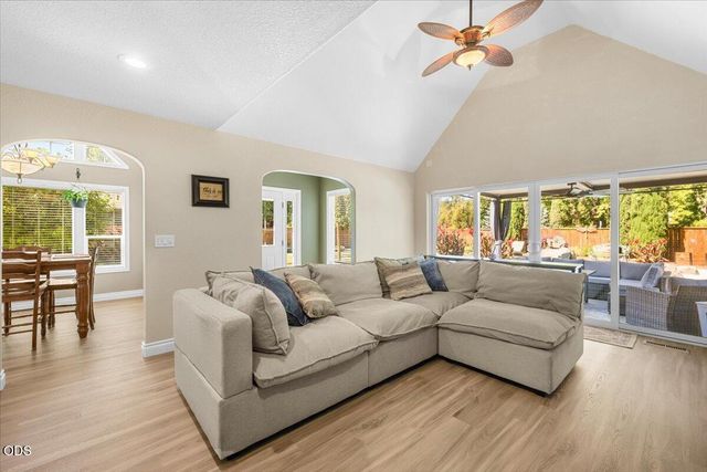 345 Meadow Lark Way, Central Point, OR 97502