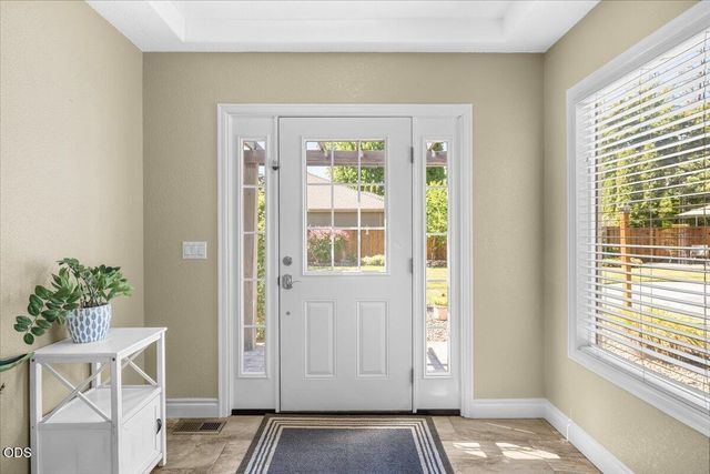 345 Meadow Lark Way, Central Point, OR 97502