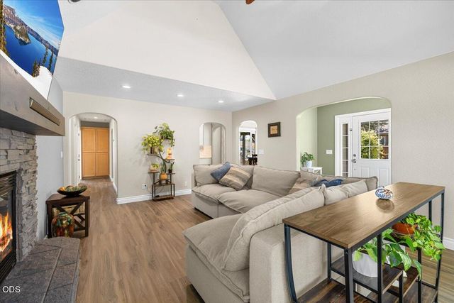 345 Meadow Lark Way, Central Point, OR 97502