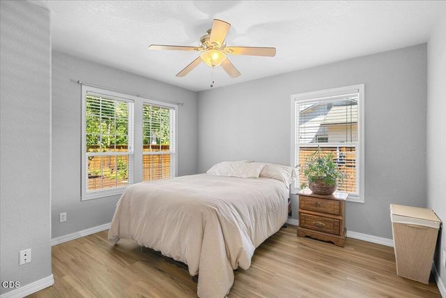 345 Meadow Lark Way, Central Point, OR 97502