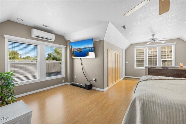 345 Meadow Lark Way, Central Point, OR 97502