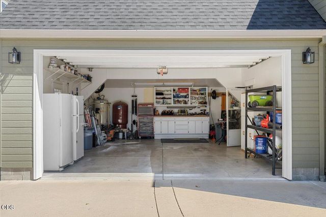 345 Meadow Lark Way, Central Point, OR 97502