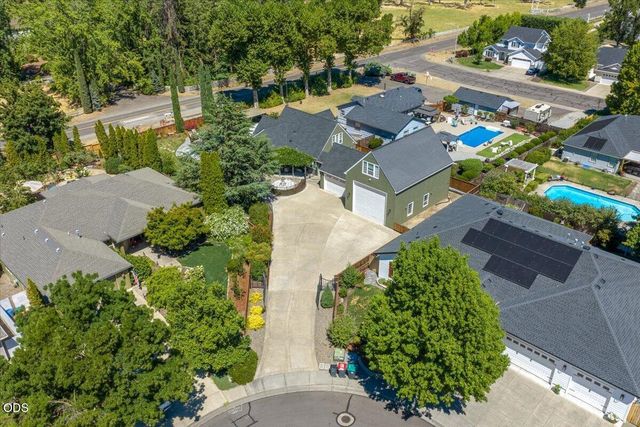 345 Meadow Lark Way, Central Point, OR 97502