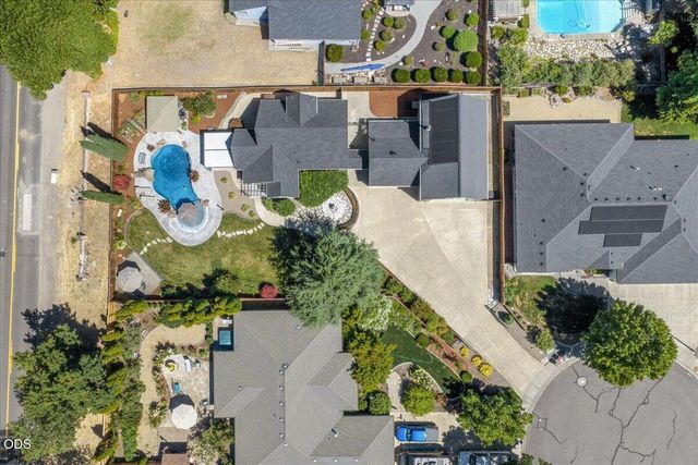 345 Meadow Lark Way, Central Point, OR 97502