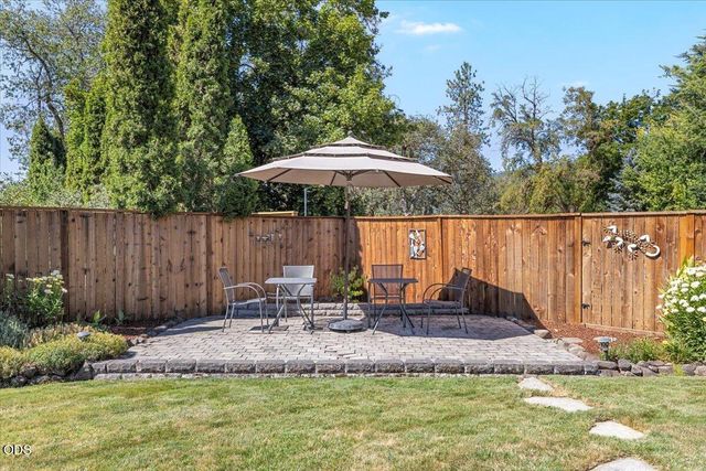 345 Meadow Lark Way, Central Point, OR 97502