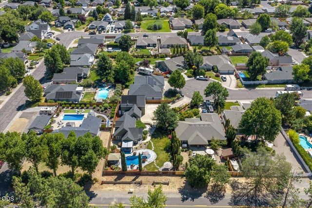 345 Meadow Lark Way, Central Point, OR 97502