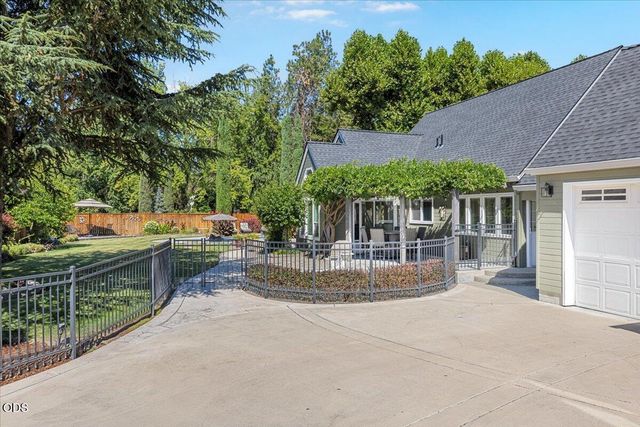 345 Meadow Lark Way, Central Point, OR 97502