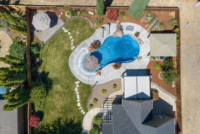 345 Meadow Lark Way, Central Point, OR 97502