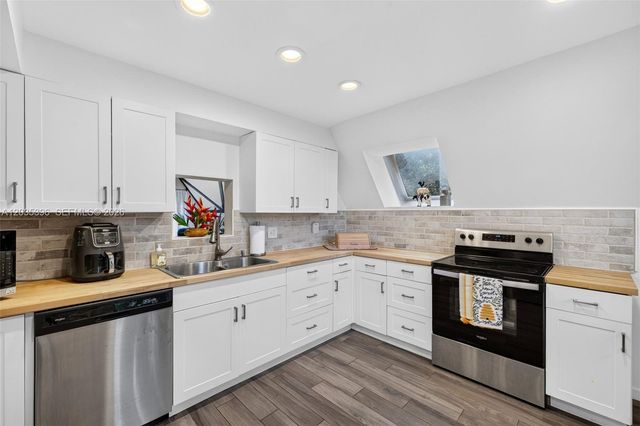 14551 SW 24th Street, Davie, FL 33325