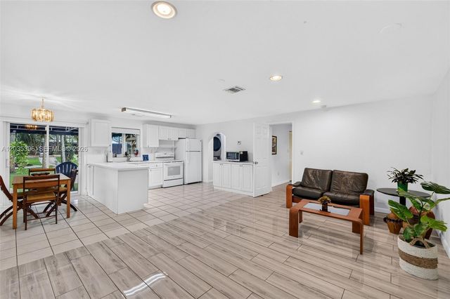 14551 SW 24th Street, Davie, FL 33325