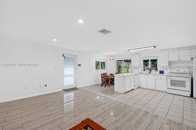 14551 SW 24th Street, Davie, FL 33325